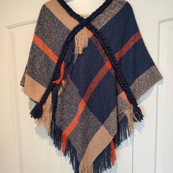 BCBG Generation Poncho - Picture 2 of 2